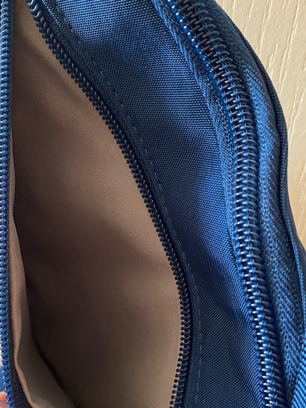 BAGGALLINI Mini Sling Bag in Blue - Picture 9 of 15
